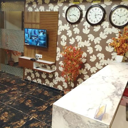 Hotel Golden City ואדודרה מראה חיצוני תמונה