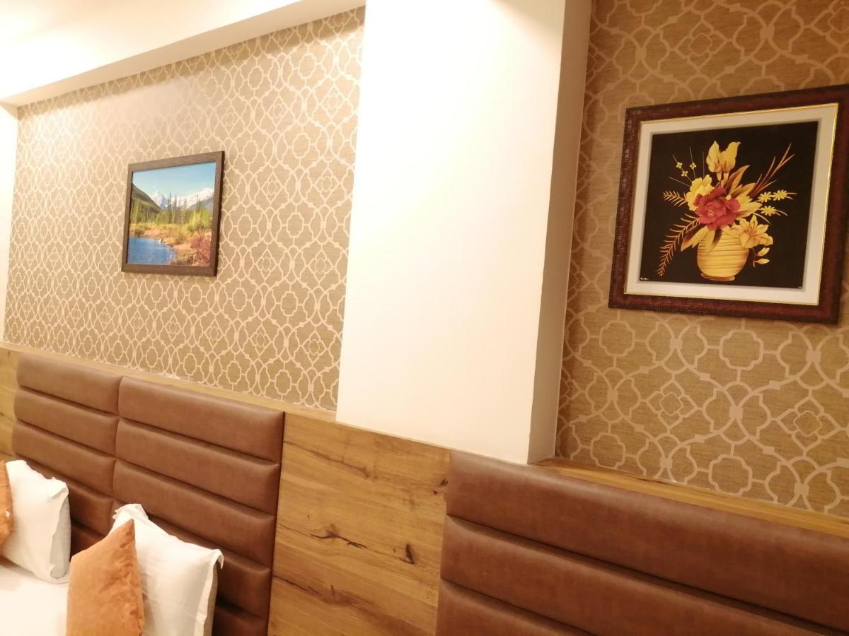 Hotel Golden City ואדודרה מראה חיצוני תמונה