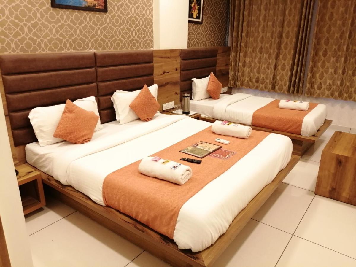 Hotel Golden City ואדודרה מראה חיצוני תמונה