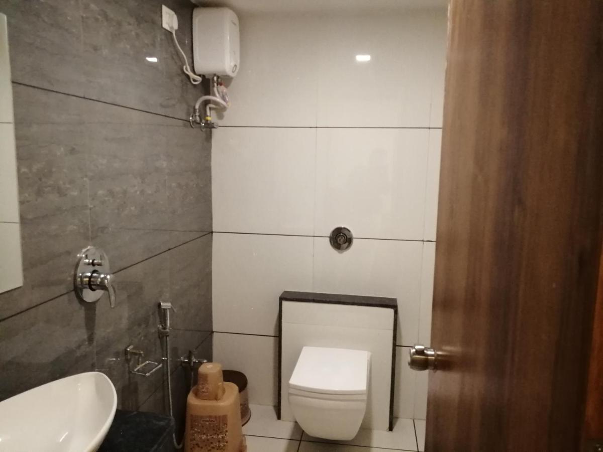 Hotel Golden City ואדודרה מראה חיצוני תמונה