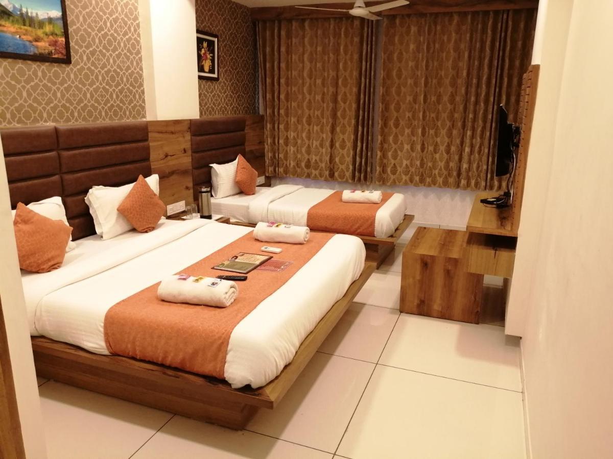 Hotel Golden City ואדודרה מראה חיצוני תמונה