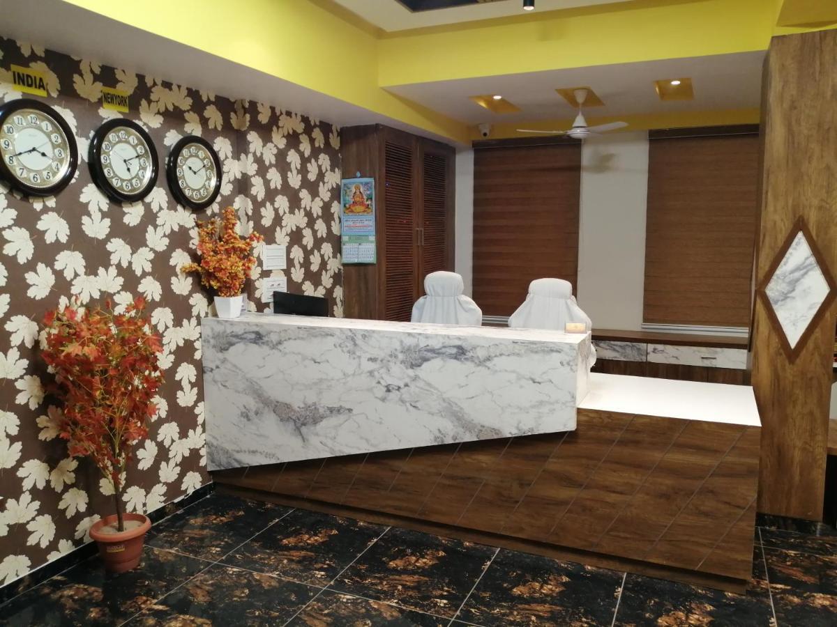 Hotel Golden City ואדודרה מראה חיצוני תמונה