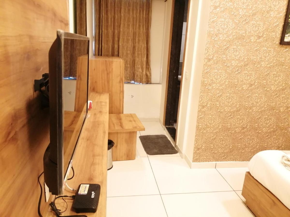 Hotel Golden City ואדודרה מראה חיצוני תמונה