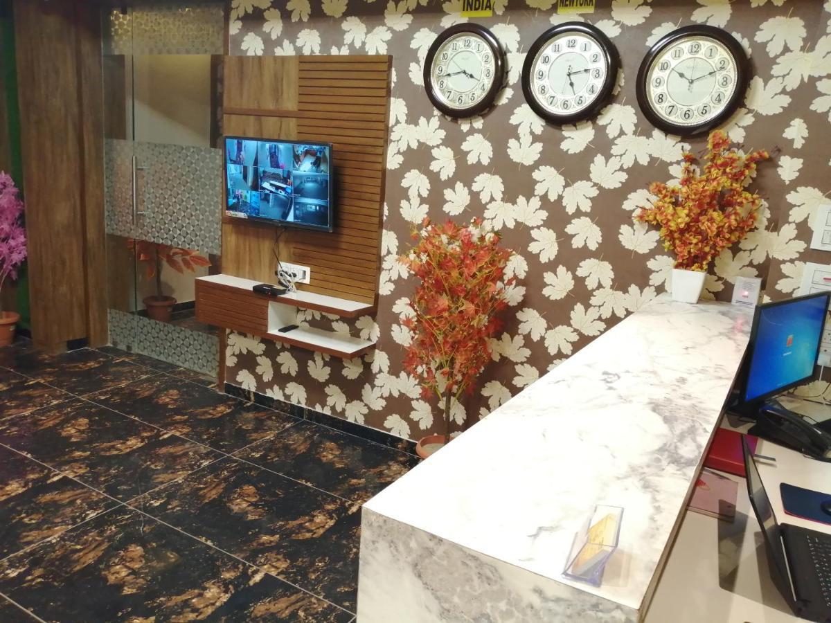 Hotel Golden City ואדודרה מראה חיצוני תמונה
