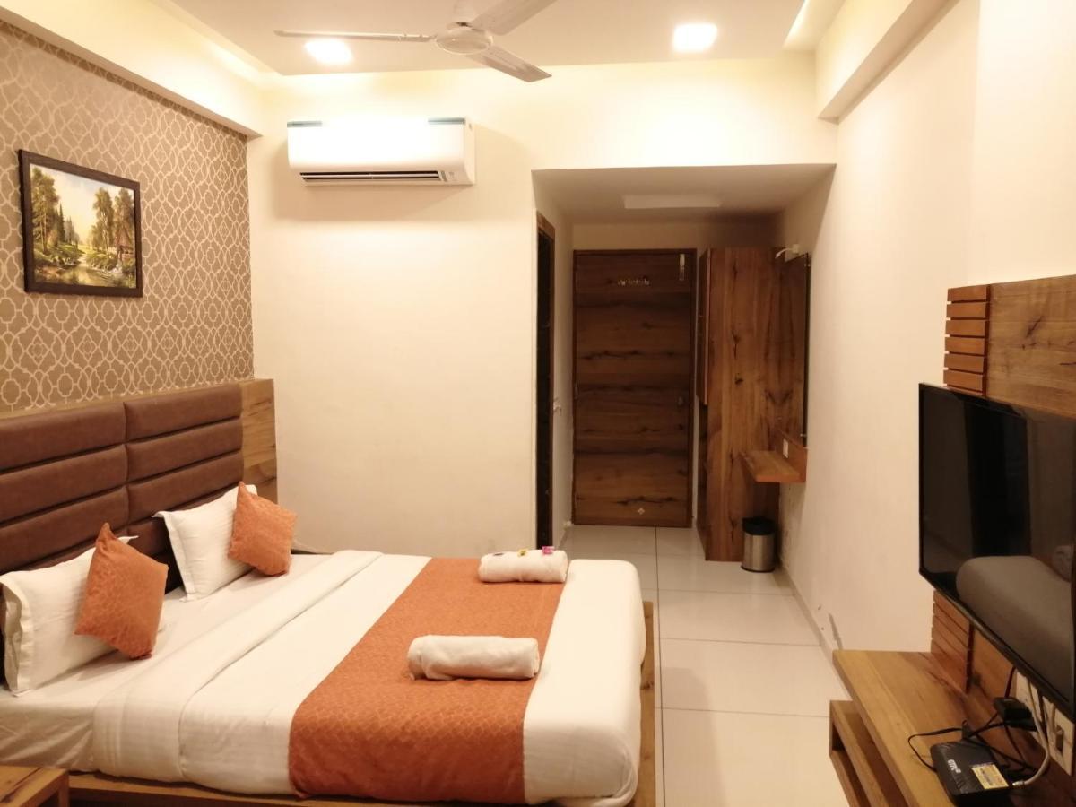 Hotel Golden City ואדודרה מראה חיצוני תמונה