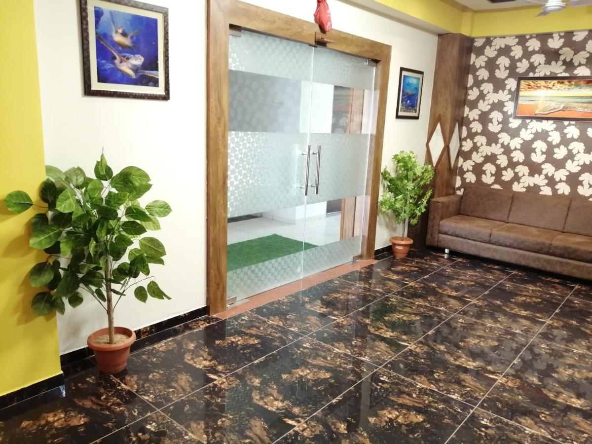 Hotel Golden City ואדודרה מראה חיצוני תמונה