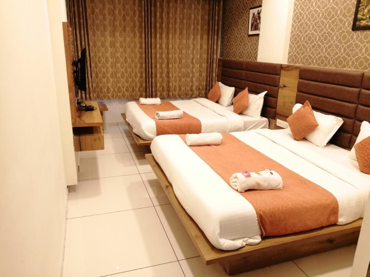 Hotel Golden City ואדודרה מראה חיצוני תמונה